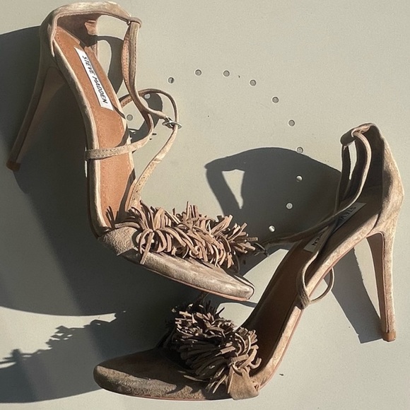 $9! Steve Madden Francelli tan/beige strappy suede heels with fringe detail - Picture 5 of 6
